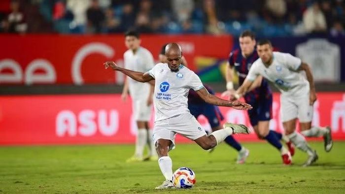 Percy Tau đã khoác áo tuyển Nam Phi 52 lần và ghi 16 bàn trước khi bị lãng quên