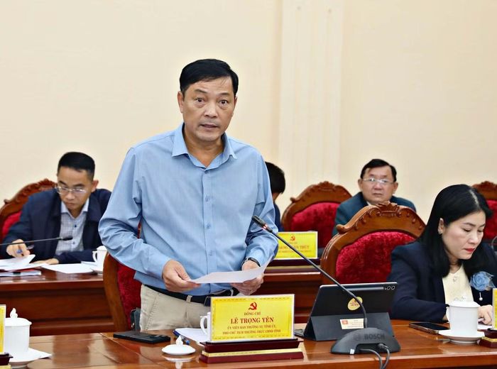  Ông Lê Trọng Yên - Phó Chủ tịch UBND tỉnh Lâm Đồng - báo cáo tại buổi làm việc. 