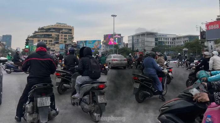 Cục Môi trường đề nghị UBND thành phố Hà Nội hỗ trợ kinh phí người dân kiểm định khí thải xe máy lần đầu.