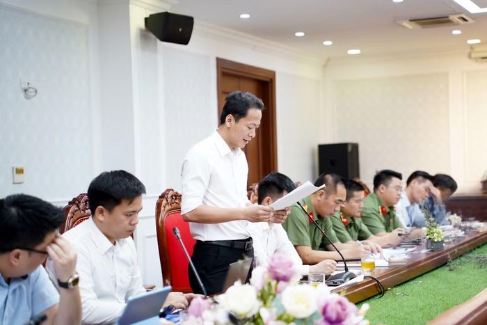 Đại diện liên doanh VINADIC - Châu Âu Nam báo cáo tại buổi làm việc