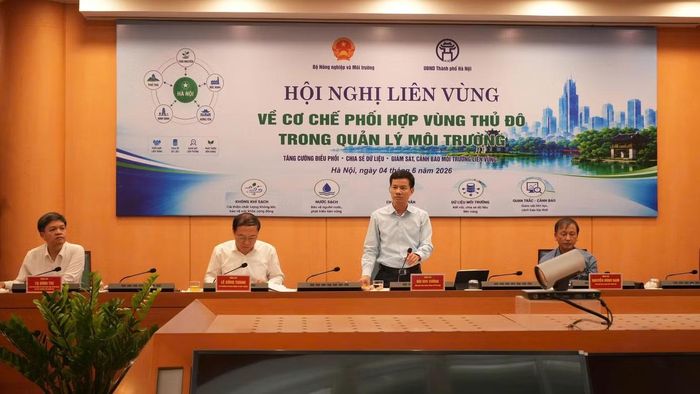 Phó Chủ tịch UBND thành phố Hà Nội Bùi Duy Cường phát biểu tại hội nghị. Ảnh: Hoàng Sơn
