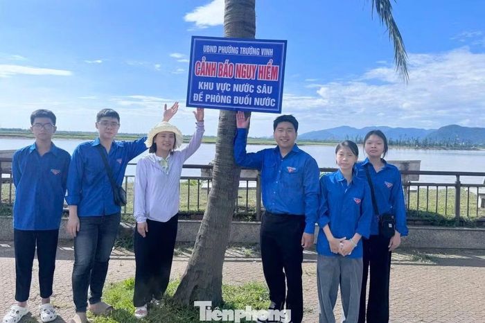 Nhằm phòng ngừa tai nạn đuối nước trong mùa hè, UBND phường Trường Vinh đã phối hợp với Đoàn Thanh niên phường lắp đặt 9 biển cảnh báo nguy hiểm tại các khu vực ven sông có nguy cơ cao. Các biển cảnh báo được bố trí tại nhiều vị trí như khu vực Bến Thủy, Hưng Dũng, Hưng Hòa, cầu xăng dầu, trạm Bara Trung Đô và dọc sông Vinh.