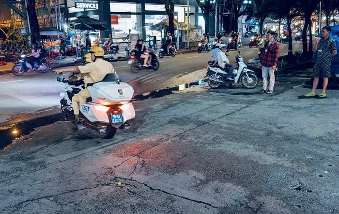 CSGT TP.HCM dẫn đường vào tối 3/6.