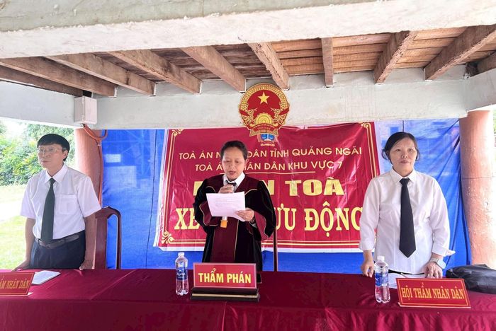 Thông qua phiên tòa lưu động, HĐXX đã tuyên truyền pháp luật về ma túy đến với người dân vùng đồng bào DTTS, không để ma túy xâm nhập vào thôn, làng.