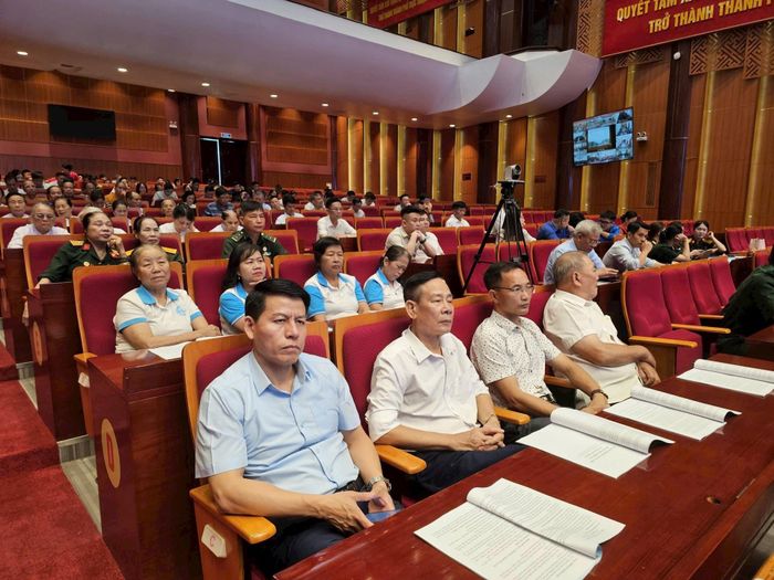 Các đại biểu tham dự hội nghị tại Trung tâm Tổ chức hội nghị tỉnh. (Ảnh: TV)