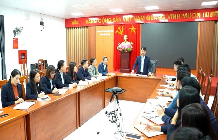 Ông Nguyễn Tiến An, Giám đốc Quỹ Bảo vệ và phát triển rừng tỉnh Nghệ An chỉ đạo triển khai thực hiện ERPA.
