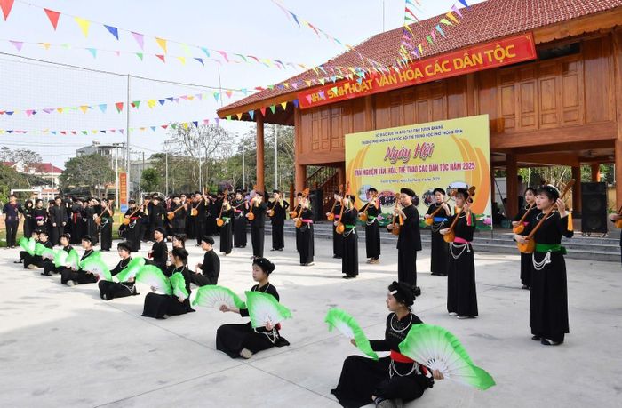 Trường Phổ thông Dân tộc nội trú tỉnh Tuyên Quang trong Ngày hội trải nghiệm văn hóa - thể thao các dân tộc.