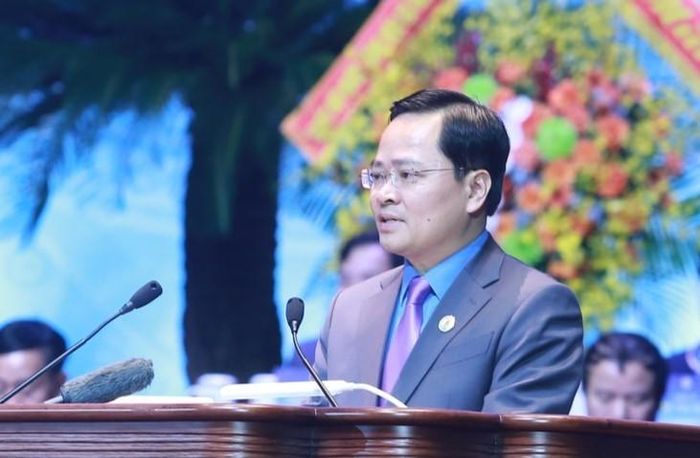 Ông Nguyễn Anh Tuấn - Ủy viên Trung ương Đảng, Phó Chủ tịch Ủy ban Trung ương Mặt trận Tổ quốc Việt Nam, Chủ tịch Tổng Liên đoàn Lao động Việt Nam phát biểu tại Đại hội.