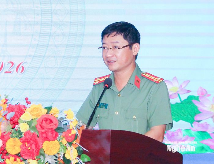 Tại hội nghị, Phó Giám đốc Công an tỉnh Trần Ngọc Tuấn thông tin các hoạt động kỷ niệm 80 năm ngày truyền thống Lực lượng An ninh nhân dân Việt Nam. Ảnh: Mai Hoa