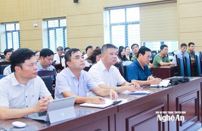 Lãnh đạo các cơ quan, đơn vị báo chí tham gia hội nghị. Ảnh: Mai Hoa