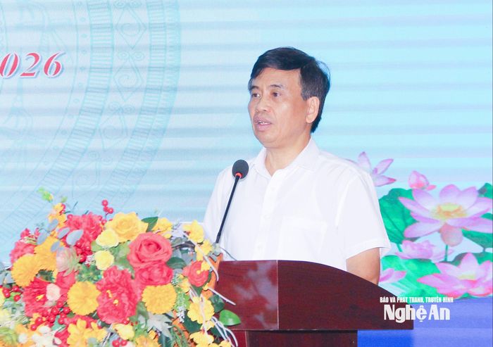 Đồng chí Nguyễn Bá Hảo – Phó Giám đốc Sở Văn hóa, Thể thao và Du lịch báo cáo công tác báo chí tháng 5/2026. Ảnh: Mai Hoa