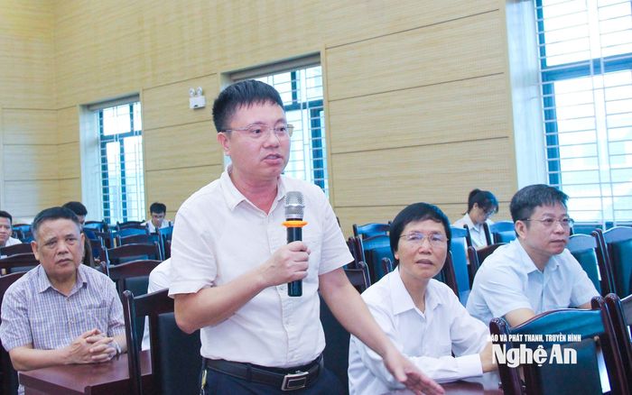Nhà báo Trần Quang Đại - Báo Lao động nêu một số ý kiến tại hội nghị. Ảnh: Mai Hoa