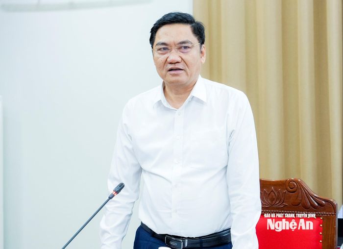 Phó Bí thư Thường trực Tỉnh ủy, Chủ tịch HĐND tỉnh Hoàng Nghĩa Hiếu phát biểu tại hội nghị. Ảnh: Phạm Bằng