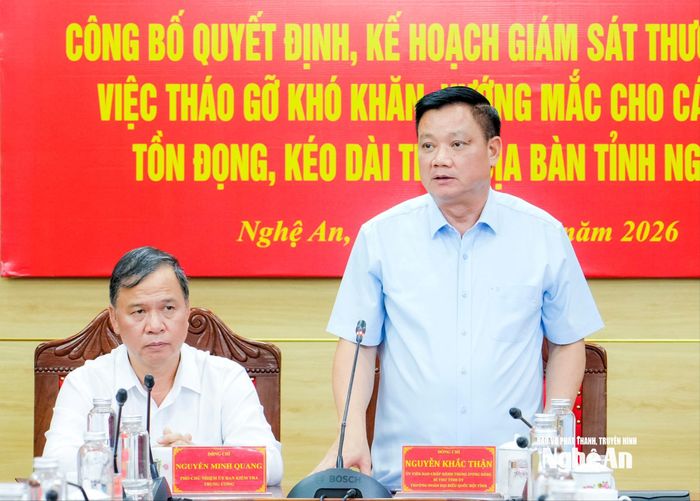 Đồng chí Nguyễn Khắc Thận - Ủy viên Trung ương Đảng, Bí thư Tỉnh ủy, Trưởng Đoàn ĐBQH tỉnh phát biểu tại hội nghị. Ảnh: Phạm Bằng