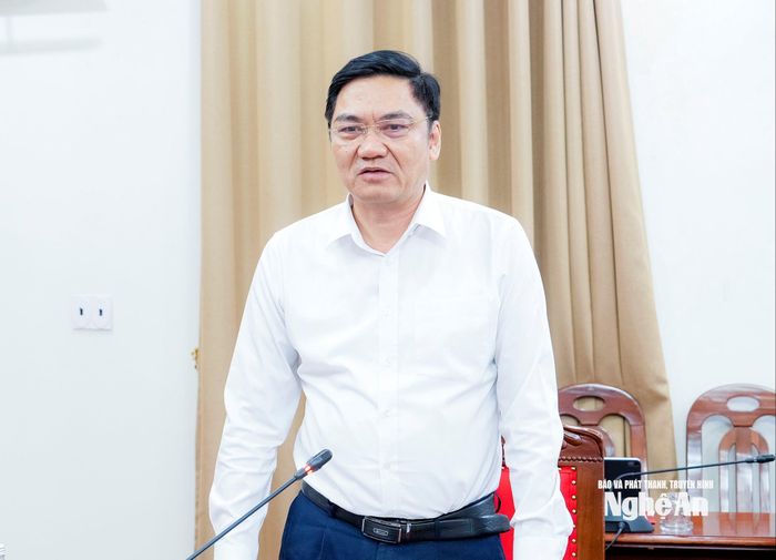 Đồng chí Hoàng Nghĩa Hiếu - Phó Bí thư Thường trực Tỉnh ủy, Chủ tịch HĐND tỉnh phát biểu tại hội nghị. Ảnh: Phạm Bằng