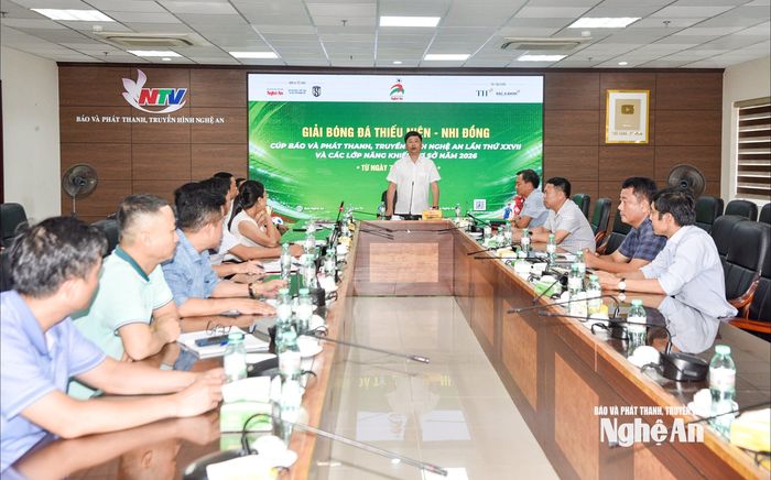 Cuộc họp rà soát công tác chuẩn bị cho Giải Bóng đá Thiếu niên - Nhi đồng Cúp Báo và phát thanh, truyền hình Nghệ An lần thứ 27 năm 2026. Ảnh: Minh Quân