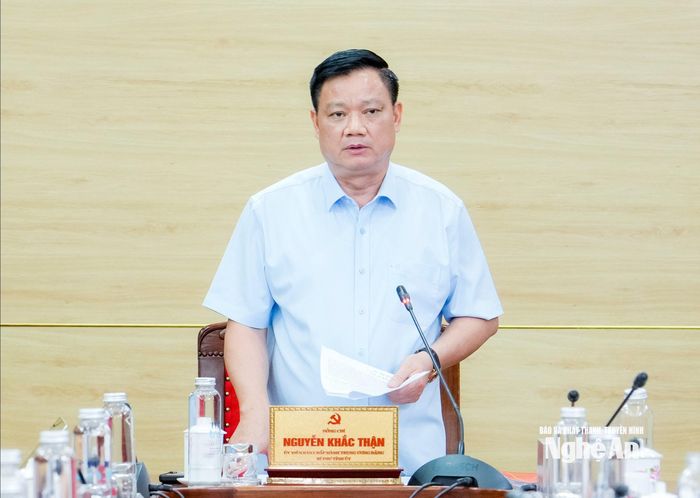 Bí thư Tỉnh ủy, Trưởng Đoàn ĐBQH tỉnh Nguyễn Khắc Thận kết luận hội nghị. Ảnh: Phạm Bằng