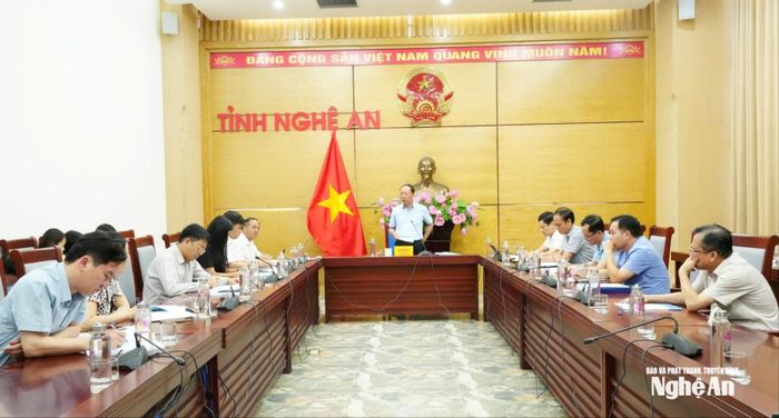 Đồng chí Bùi Thanh An - Ủy viên Ban Thường vụ Tỉnh ủy, Phó Chủ tịch Thường trực UBND tỉnh chủ trì cuộc họp. Ảnh Mai Hương
