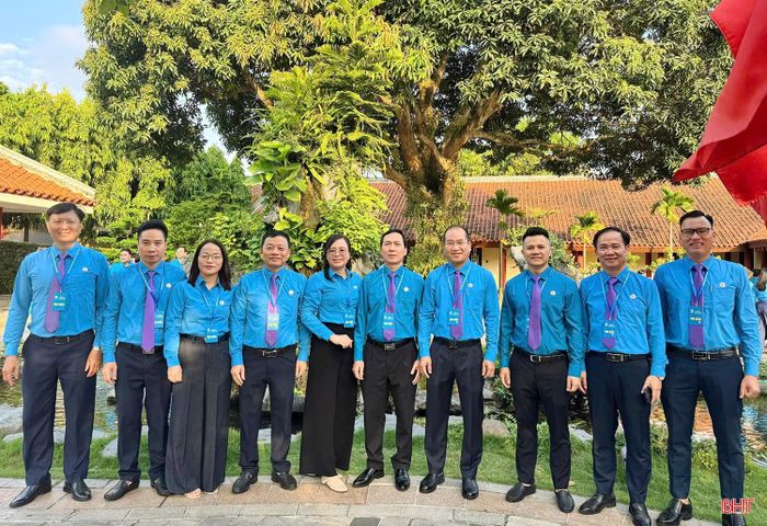 Đoàn đại biểu Hà Tĩnh chụp ảnh lưu niệm khi tham gia các sự kiện thuộc khuôn khổ chương trình đại hội.