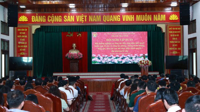  Toàn cảnh hội nghị. 