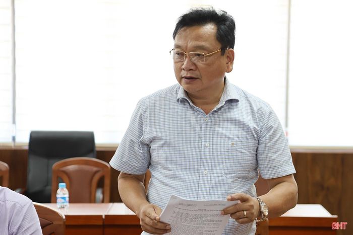 Phó Chủ tịch UBND tỉnh Hồ Huy Thành phát biểu tại cuộc làm việc.