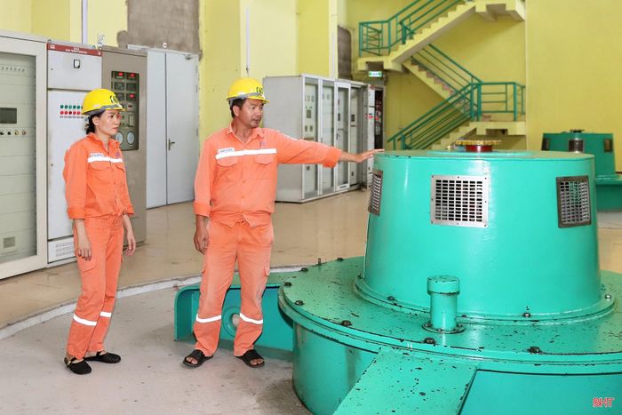Bên cạnh phòng điều khiển trung tâm, trong ca trực, tôi cũng sẽ xuống gian máy và các tầng hầm kỹ thuật để kiểm tra tua-bin, máy phát cùng các hệ thống phụ trợ.