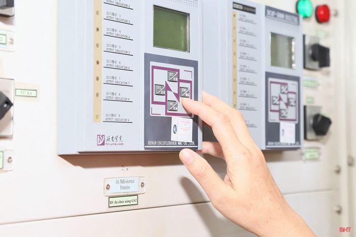 Hàng nghìn nút bấm, lệnh điều khiển với chức năng và ý nghĩa khác nhau đòi hỏi sự chính xác tuyệt đối. Mỗi khi thực hiện thao tác, tôi luôn tập trung cao độ, kiểm tra kỹ từng thông số trước khi đưa ra lệnh điều khiển, bởi chỉ một sai sót nhỏ cũng có thể làm thay đổi trạng thái vận hành của thiết bị.