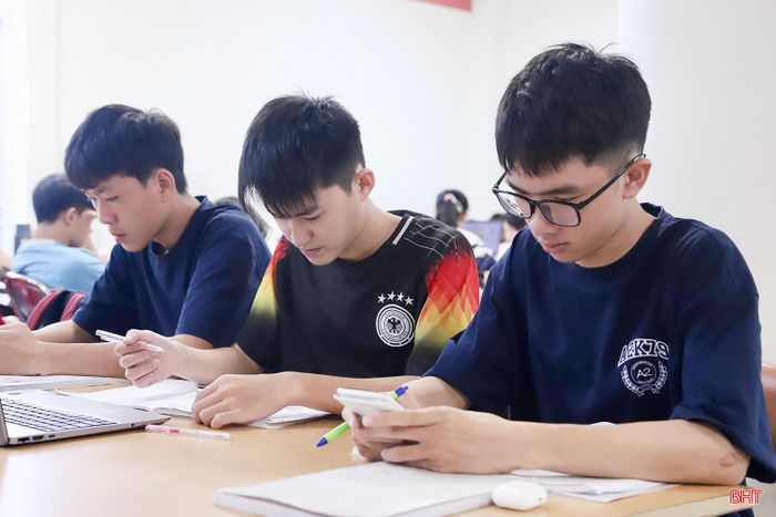Sự quan tâm của đông đảo bạn đọc là tín hiệu tích cực đối với việc phát triển văn hóa đọc hiện nay. Với những đổi mới trong hoạt động phục vụ, Thư viện tỉnh Hà Tĩnh đang tiếp tục khẳng định vai trò là địa chỉ học tập, nghiên cứu và đọc sách của người dân trên địa bàn.