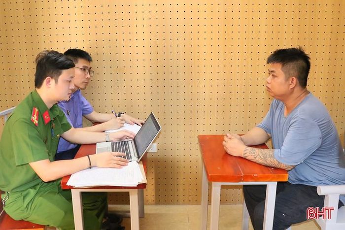 Cơ quan điều tra làm việc với đối tượng Lê Hồng Phong.