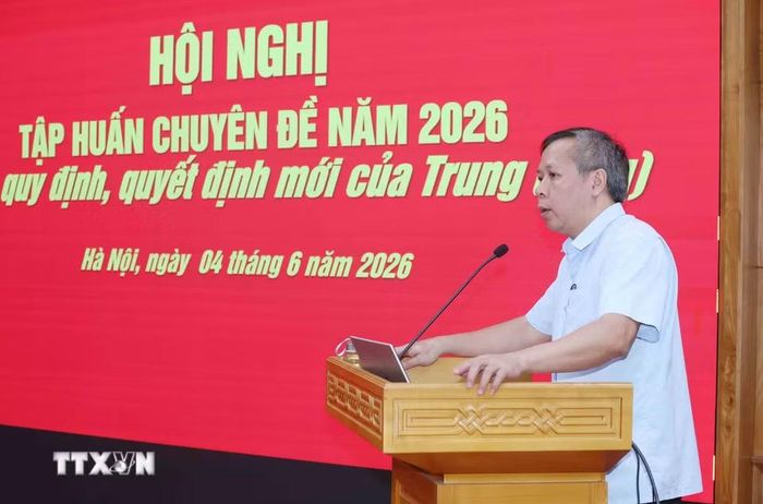 Đồng chí Trần Anh Trường, Vụ trưởng Vụ Tổ chức-Điều lệ, Ban Tổ chức Trung ương, giới thiệu Chuyên đề tại Hội nghị. (Ảnh: Phương Hoa/TTXVN)