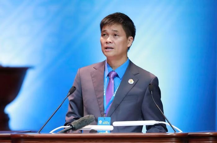 Ông Ngọ Duy Hiểu, Phó Chủ tịch Tổng Liên đoàn lao động đã trình bày Báo cáo tổng hợp kiến nghị của đoàn viên, người lao động và tổ chức Công đoàn đối với Đảng, Nhà nước. (Ảnh: PV/Vietnam+)