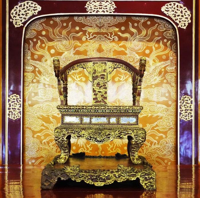Bảo vật Quốc gia “Ngai vua triều Nguyễn” được trưng bày trở lại tại Điện Thái Hòa - Đại Nội Huế, từ ngày 4/6/2026. (Ảnh: Nguyên Lý/TTXVN)