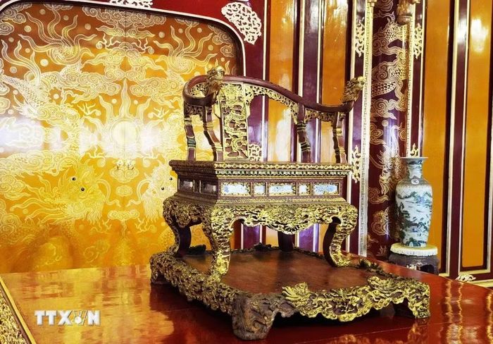 Bảo vật Quốc gia “Ngai vua triều Nguyễn” được trưng bày trở lại tại Điện Thái Hòa - Đại Nội Huế, từ ngày 4/6/2026. (Ảnh: Nguyên Lý/TTXVN)