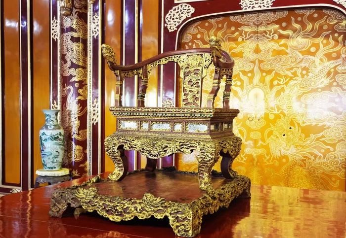 Bảo vật Quốc gia “Ngai vua triều Nguyễn” được trưng bày trở lại tại Điện Thái Hòa - Đại Nội Huế, từ ngày 4/6/2026. (Ảnh: Nguyên Lý/TTXVN)