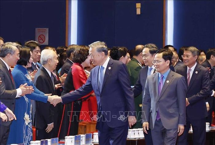 Tổng Bí thư, Chủ tịch nước Tô Lâm và các đồng chí lãnh đạo, nguyên lãnh đạo Đảng, Nhà nước đến dự Phiên trọng thể Đại hội XIV Công đoàn Việt Nam. Ảnh: Thống Nhất/TTXVN.