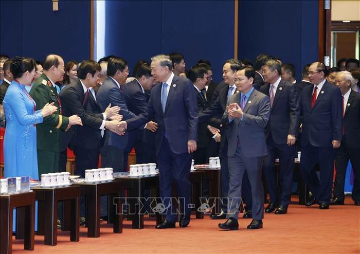 Tổng Bí thư, Chủ tịch nước Tô Lâm và các đồng chí lãnh đạo, nguyên lãnh đạo Đảng, Nhà nước đến dự Phiên trọng thể Đại hội XIV Công đoàn Việt Nam. Ảnh: Thống Nhất/TTXVN.