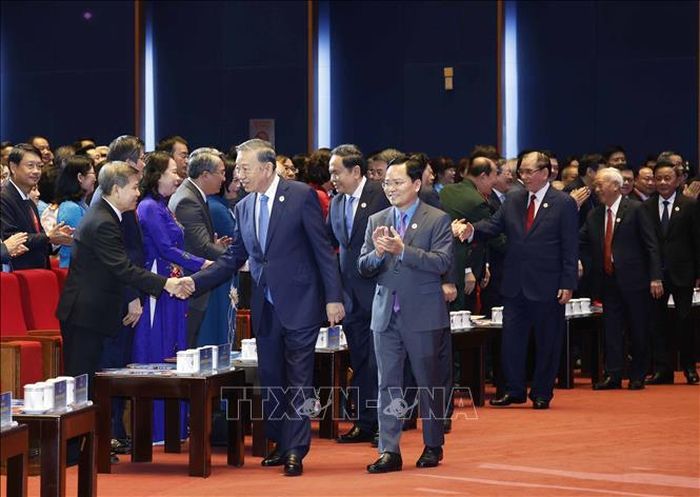 Tổng Bí thư, Chủ tịch nước Tô Lâm và các đồng chí lãnh đạo, nguyên lãnh đạo Đảng, Nhà nước đến dự Phiên trọng thể Đại hội XIV Công đoàn Việt Nam. Ảnh: Thống Nhất/TTXVN