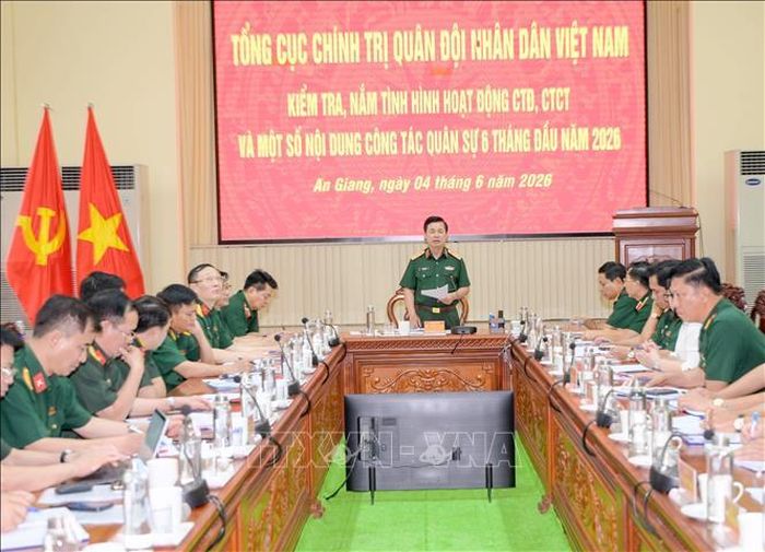 Quang cảnh buổi làm việc.