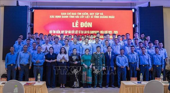 Các thành viên Đội K53 trở về nước sau khi hoàn thành nhiệm vụ.