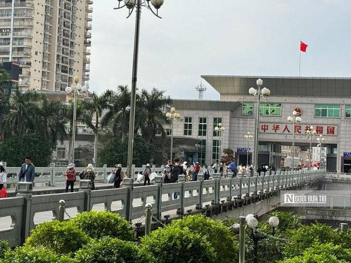 Hoạt động giao thương nhộn nhịp tại biên giới tỉnh Quảng Ninh.