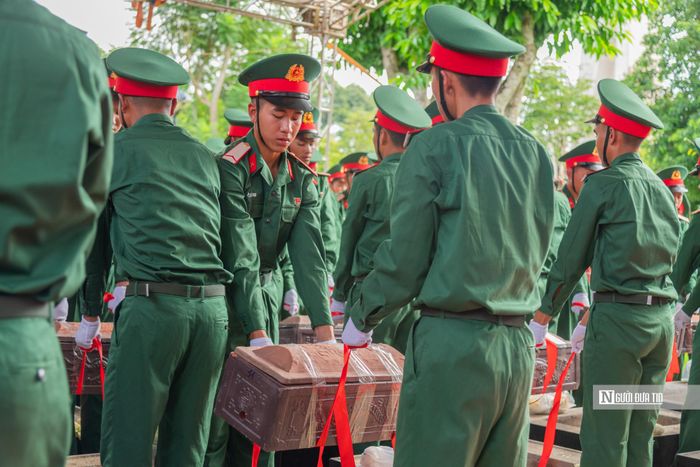 27 hài cốt liệt sĩ được an táng tại Nghĩa trang Liệt sĩ tỉnh Đắk Lắk trong niềm xúc động của toàn nhân dân, cán bộ, chiến sĩ tỉnh.