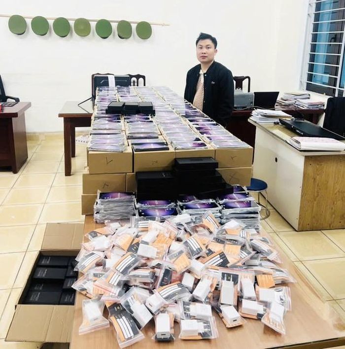Đối tượng Chu Hữu Kiên Sơn cùng tang vật bị thu giữ. Ảnh: Bộ Công an.