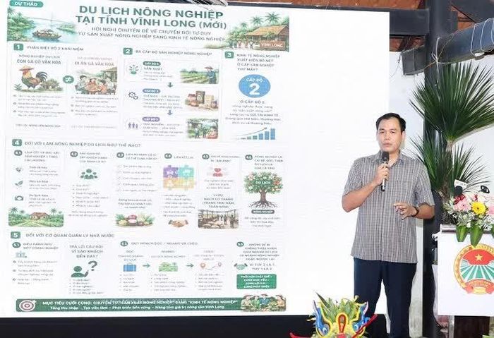 Đại diện các chuyên gia trình bày tham luận.