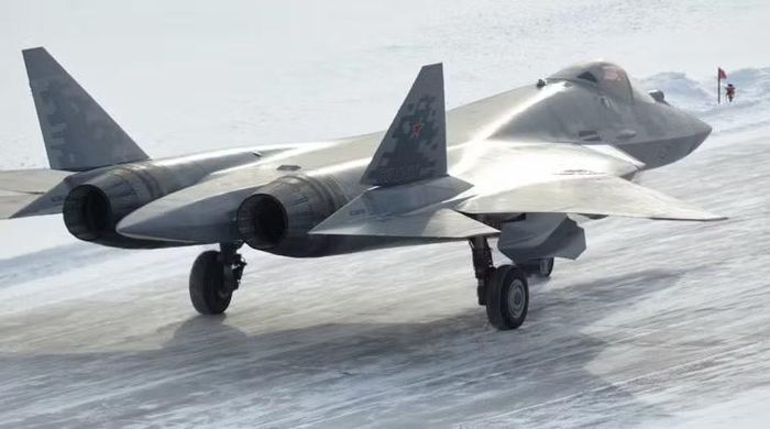 Máy bay chiến đấu Su-57 được bàn giao cho Lực lượng Không quân Vũ trụ Nga vào tháng 2/2025. Ảnh: MW.