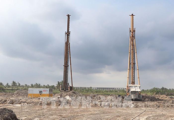 Công trường Dự án nâng cấp, mở rộng Cảng hàng không Cà Mau. Ảnh: Tuấn Phi - TTXVN