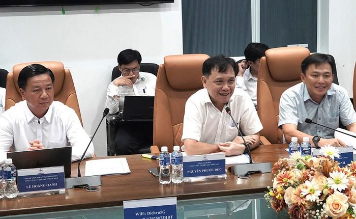 Ông Nguyễn Phước Đức – Thành viên HĐTV, Tổng giám đốc EVNSPC phát biểu tại buổi làm việc. Ảnh: EVNNPT