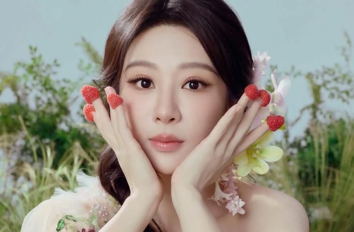 Nhan sắc rạng rỡ của Dương Tử nhận được nhiều lời khen từ cộng đồng mạng. Ảnh: Sohu