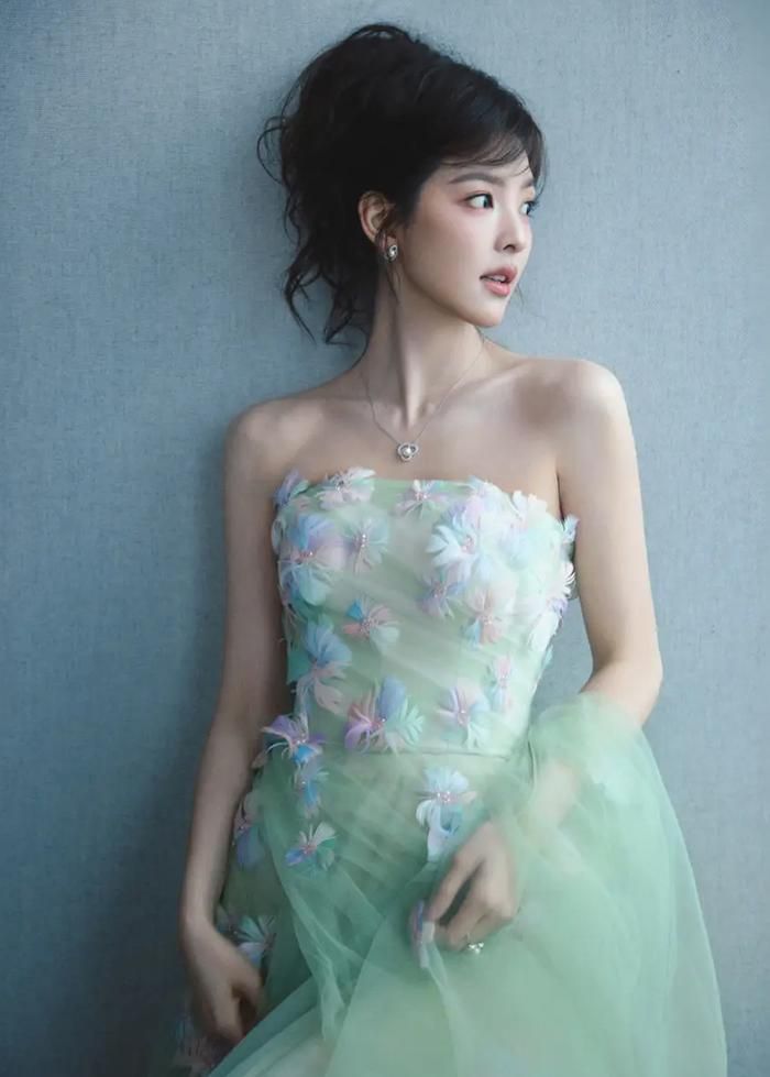 Nhan sắc của Chương Nhược Nam không chỉ giữ được nét ngọt ngào vốn có mà còn cho thấy sự trưởng thành.