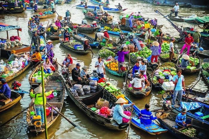 Chợ nổi Cái Răng - địa điểm nổi tiếng nhất khi nhắc đến Cần Thơ quê Quốc Trường.