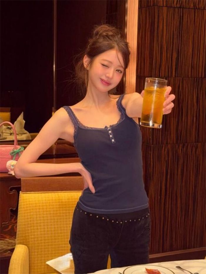Điều khiến cư dân mạng bàn tán nhiều nhất chính là vóc dáng mảnh mai của Jang Won Young. 